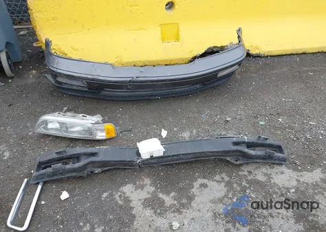 1993 Acura Legend Ls z USA, uszkodzony, nr VIN JH4KA7677PC006596